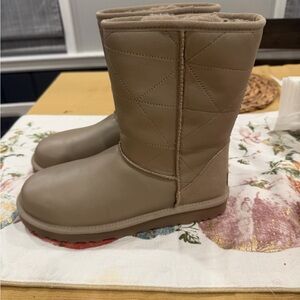 NEW UGG CLASSIC SHORT PEARLIZED DUNE LEATHER COMFORT WOMEN'S BOOTS SIZE US 7 NEW